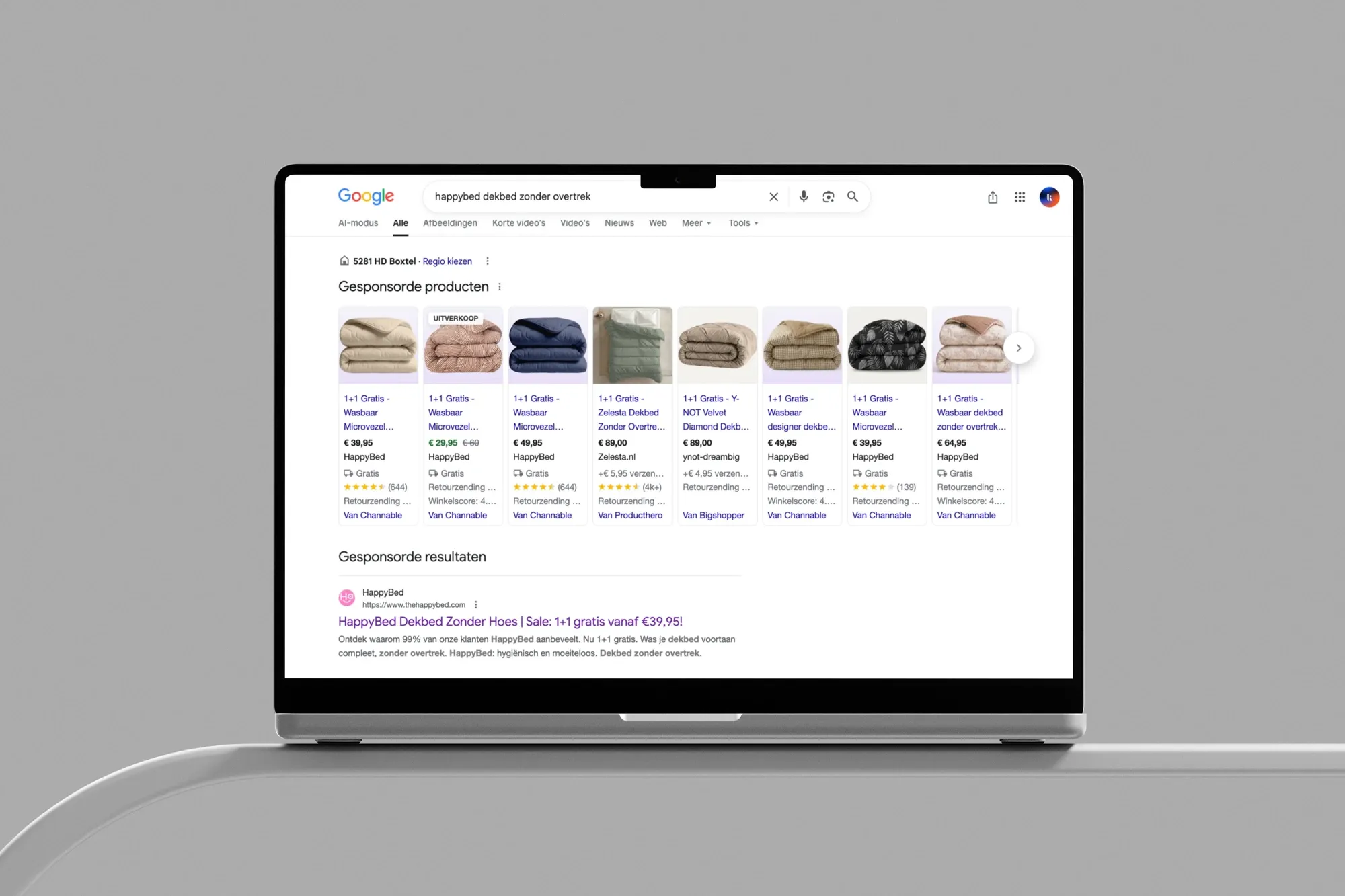 Google-zoekresultaten voor happybed dekbed zonder overtrek op een laptop, met Shopping-advertenties en een tekstadvertentie van HappyBed
